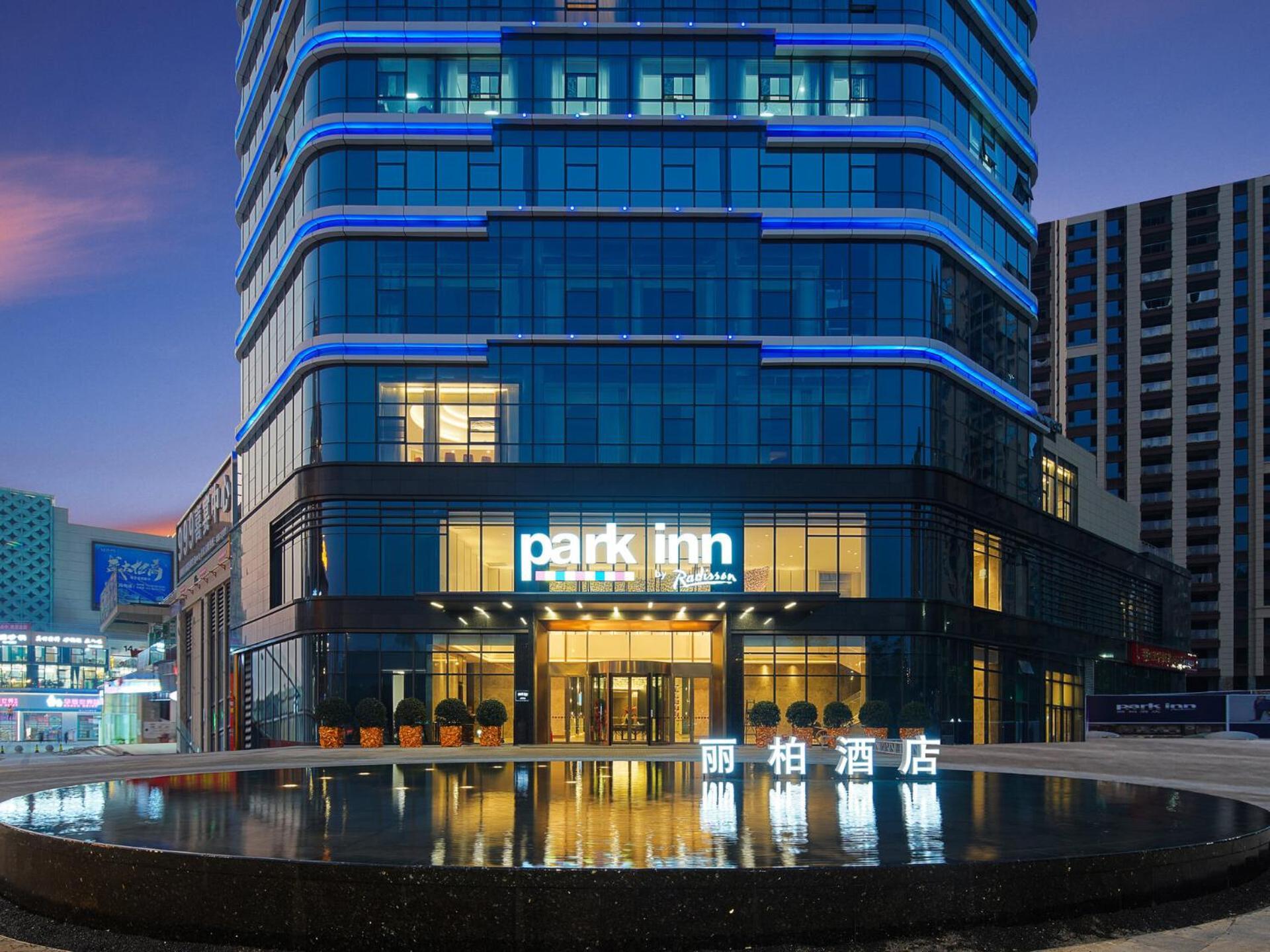 Park Inn By Radisson Nanchong Yilong Star City Plaza Esterno foto