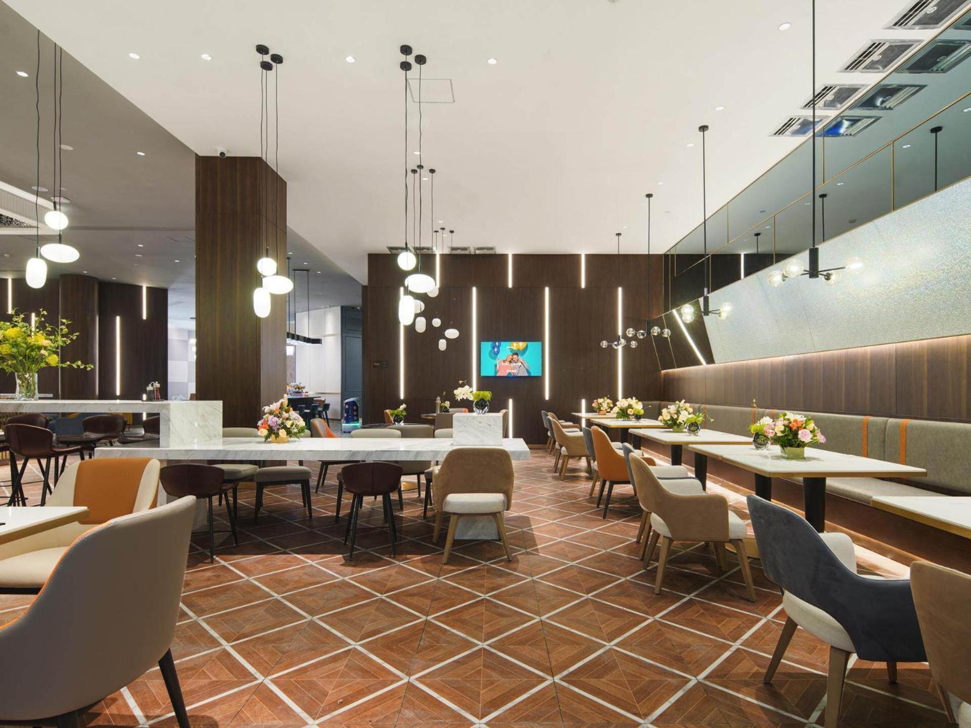 Park Inn By Radisson Nanchong Yilong Star City Plaza Esterno foto